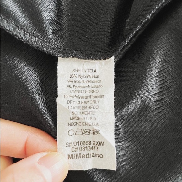 ✨ Glitter metallic dress with keyhole below the chest - Picture 3 of 4